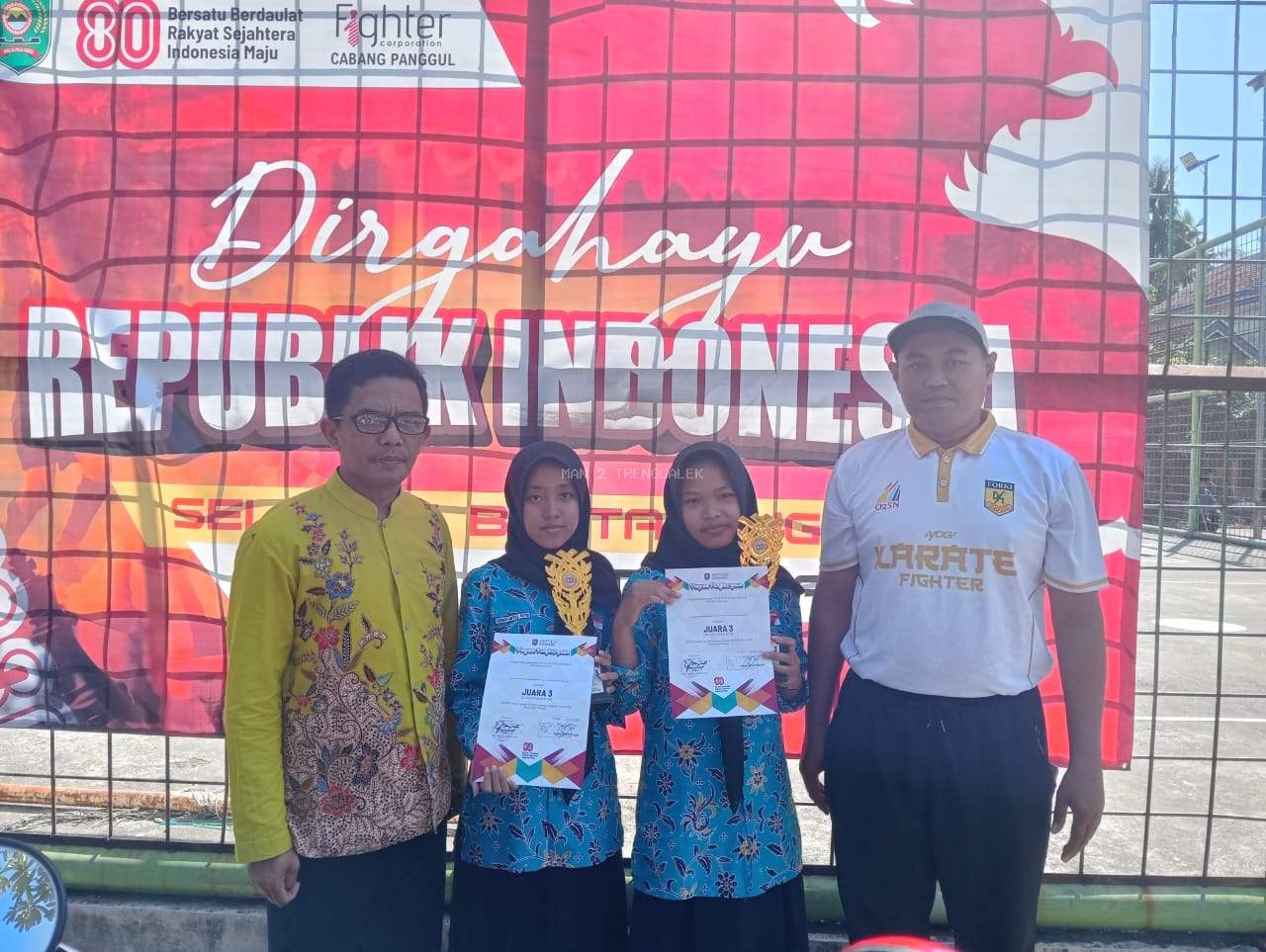 Atlit Tenis Meja MAN 2 Trenggalek Borong Juara Piala Kemerdekaan