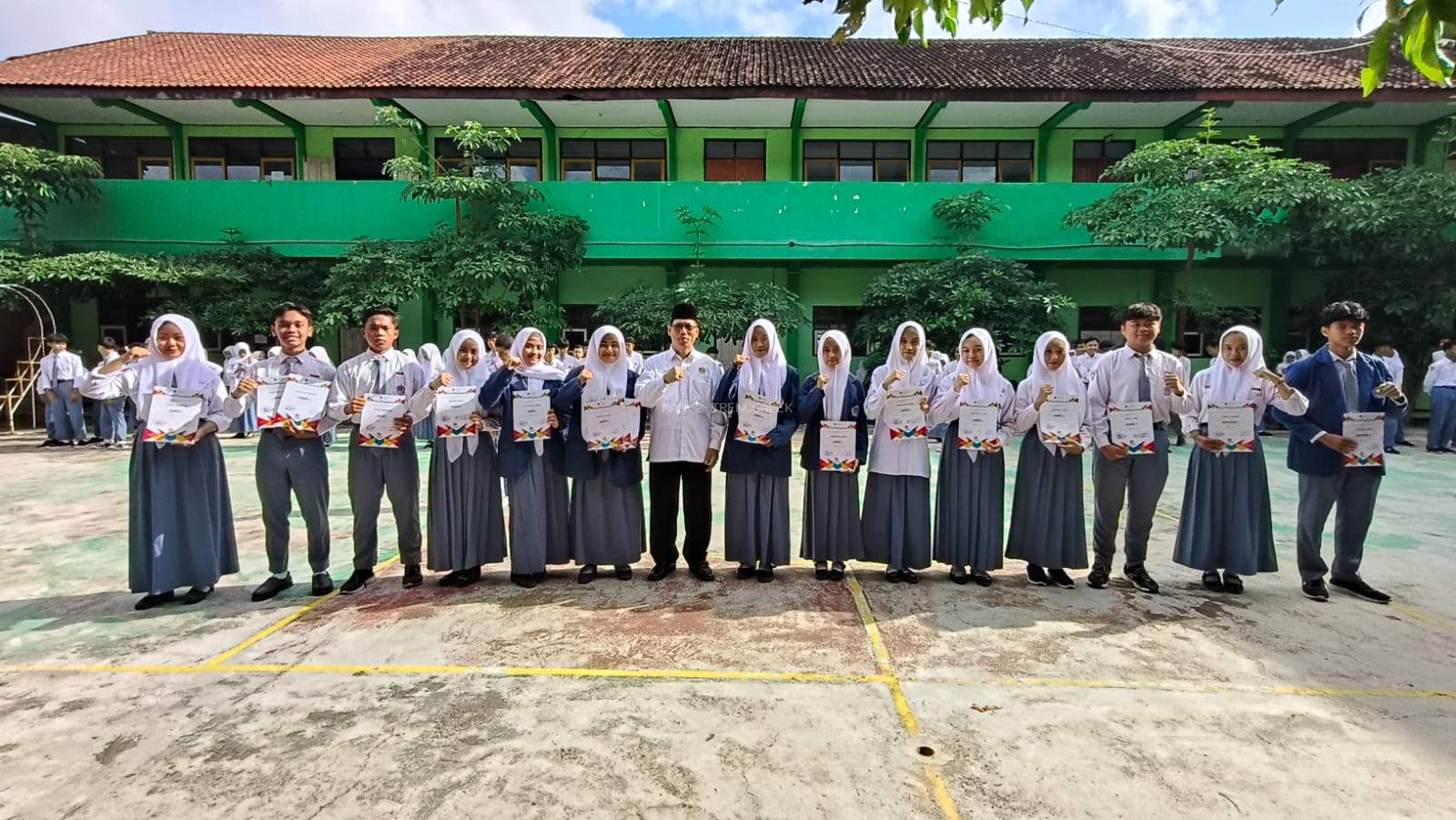 MAN 2 Trenggalek Raih 24 Medali dan 4 Juara Harapan dalam PHBN HUT RI ke-80 Kecamatan Panggul, Kepala Madrasah Beri Apresiasi Langsung