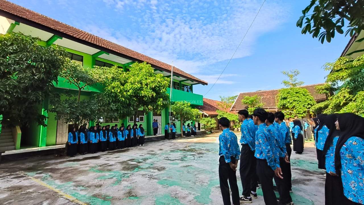 MAN 2 Trenggalek Peringati Hari Kesaktian Pancasila 2025