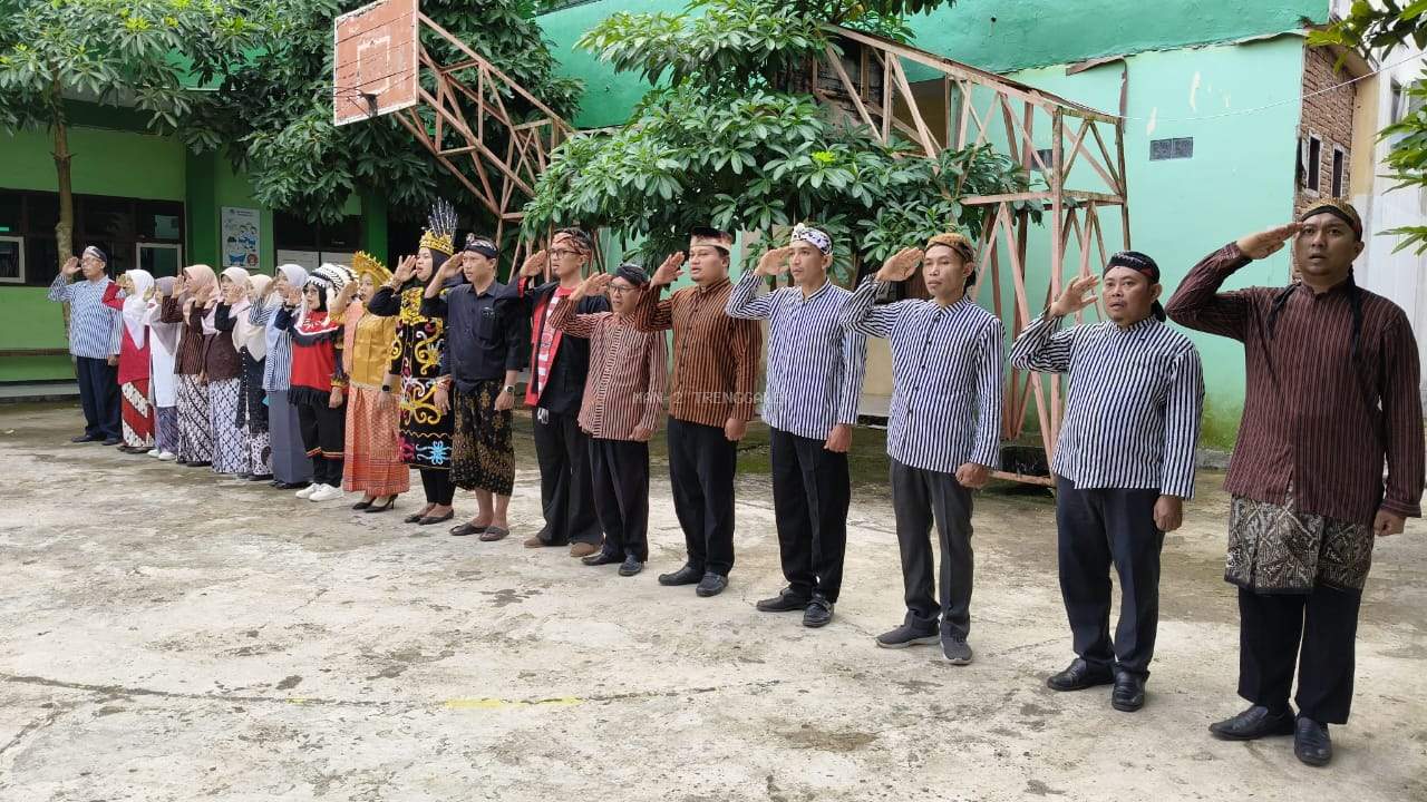 Upacara Peringatan Hari Pendidikan Nasional di MAN 2 Trenggalek Berlangsung Khidmat dan Penuh Makna